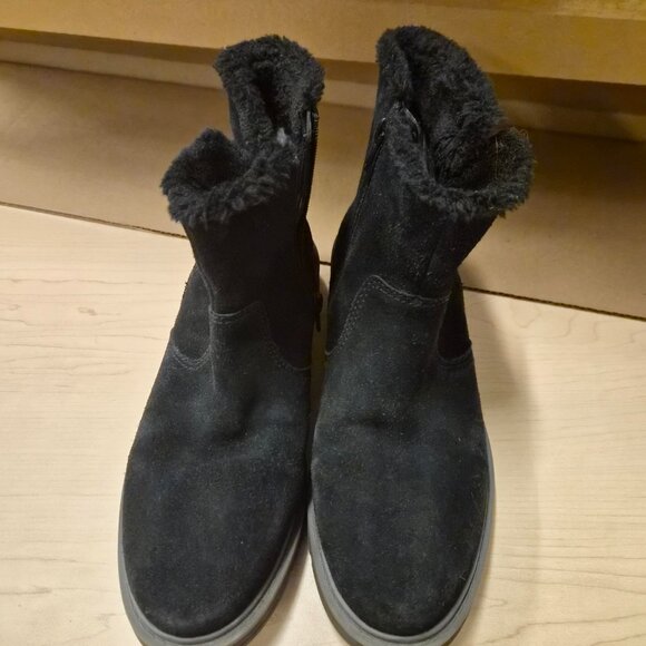 Clarks Size 7.5M Women Suede Black Boots"Ivery Opa" Fur-lined Waterproof - Picture 7 of 9